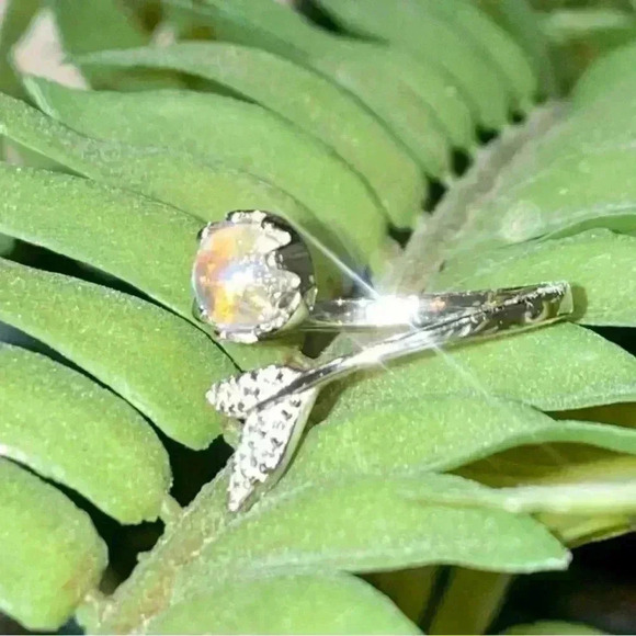 ๐ Gorgeous Sterling Silver ๐ Shining stones ring - Picture 3 of 4